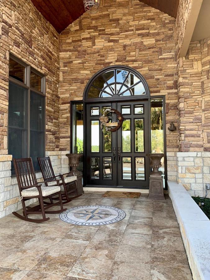 Scenic Hill Country Retreat - Rhino Ranch Villa นิวบราวน์เฟลส์ ภายนอก รูปภาพ