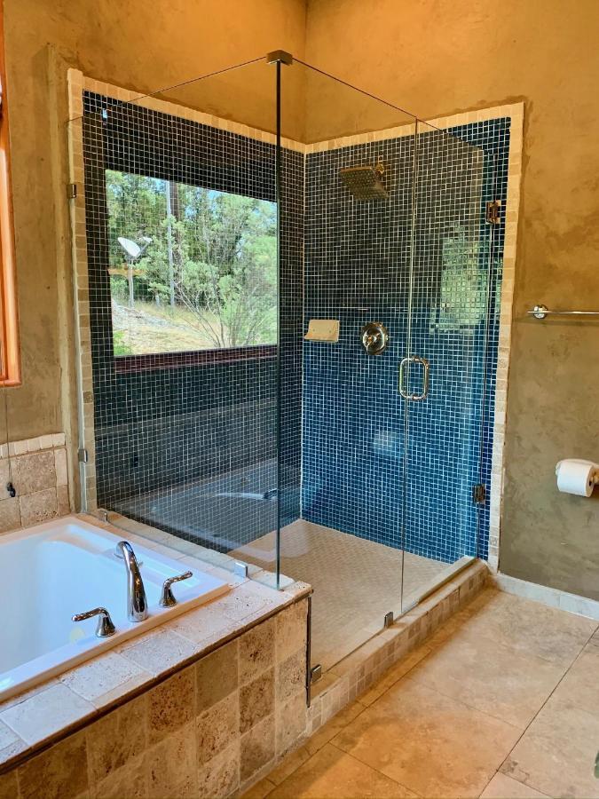 Scenic Hill Country Retreat - Rhino Ranch Villa นิวบราวน์เฟลส์ ภายนอก รูปภาพ