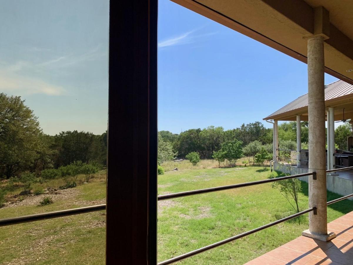 Scenic Hill Country Retreat - Rhino Ranch Villa นิวบราวน์เฟลส์ ภายนอก รูปภาพ