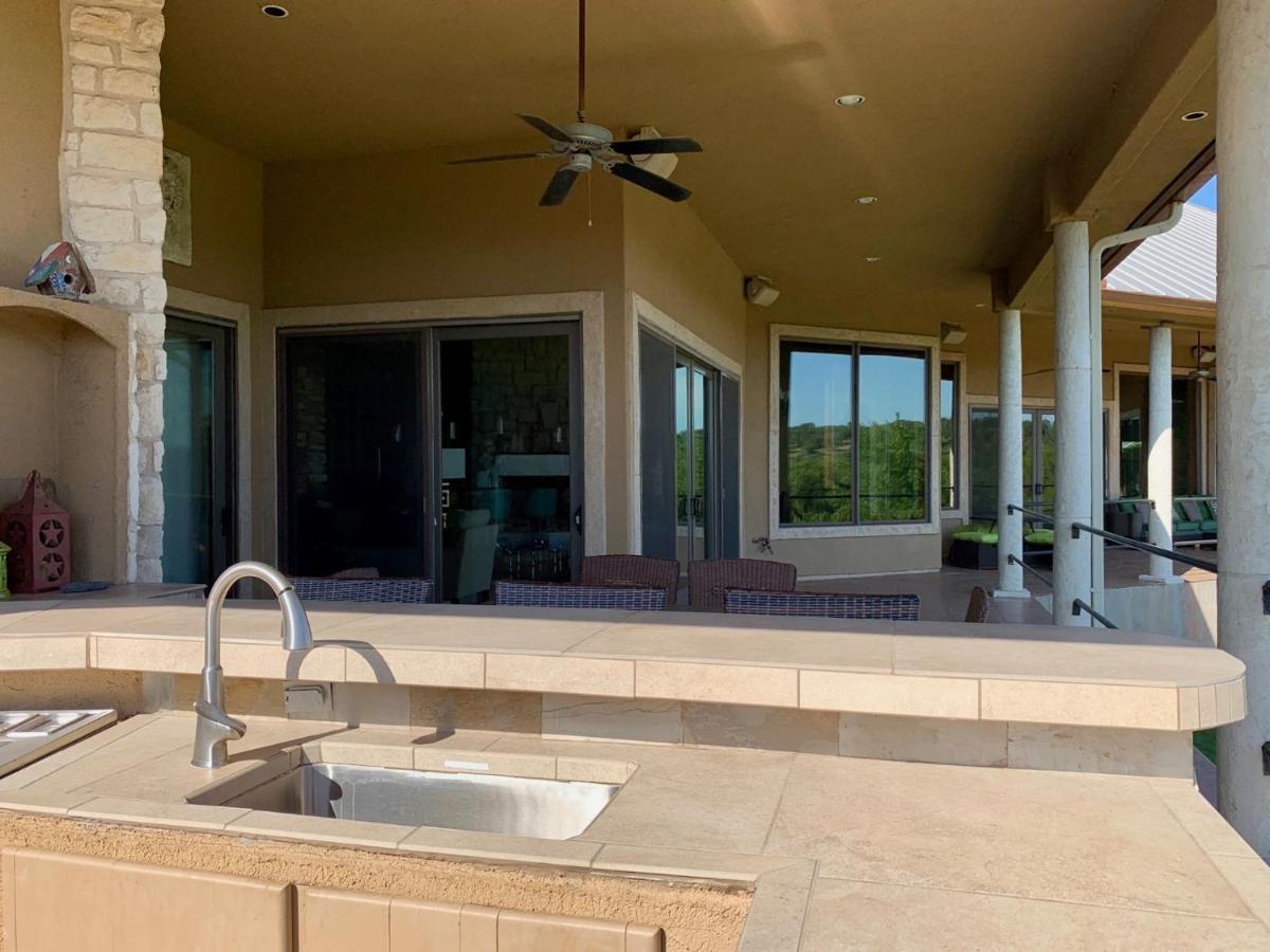 Scenic Hill Country Retreat - Rhino Ranch Villa นิวบราวน์เฟลส์ ภายนอก รูปภาพ