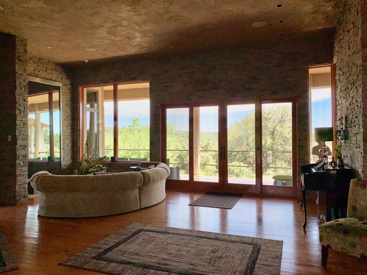 Scenic Hill Country Retreat - Rhino Ranch Villa นิวบราวน์เฟลส์ ภายนอก รูปภาพ