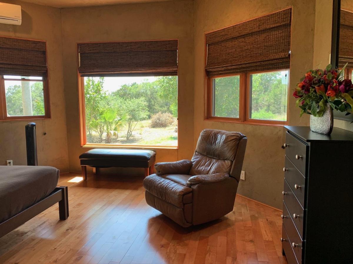 Scenic Hill Country Retreat - Rhino Ranch Villa นิวบราวน์เฟลส์ ภายนอก รูปภาพ